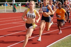 Lara Gerken (LAV Zeven) siegte in 2:30,46 min. über die 800 m der Schülerinnen A (W14).