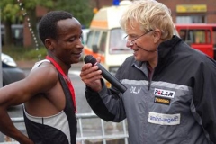 Den 10 km Lauf der Männer gewann Faustin Mussa-Stareke aus Tansania mit neuer Rekordzeit.