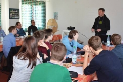 Der Referent Frank Vehren unterrichtete im Funktionsgebäude auf der Sportanlage an der Kanalstraße.