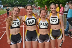 zi01: Am Start im WJ U18-Wettbewerb war auch die junge 4 x 100m Staffel der LAV Zeven mit Anna Hilken, Lena Behrens, Anna Eckhoff und Nele Müller (v.li.).