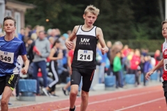 Im Finale des 75m-Laufes kam Linus Henning (Mitte) von der LAV Zeven mit einer Zeit von 10,89 sec über die Ziellinie.