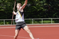 Jannes-Hinrich Corleis war im Weitsprung, beim 80m-Hürdenlauf und im Speerwurf der
Altersklassen MJ U16 dabei