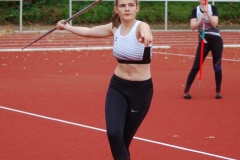 Julia Wolff (LAV Zeven, W15) trat am Sonntag im 100m-Lauf, Hochsprung, Weitsprung, Kugelstoß und Speerwurf an.