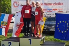 Siegerehrung 200m bei den Norddeutschen Meisterschaften der Seniorinnen und
Senioren.(Foto: Rita Meier)