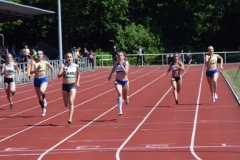 Tabea Schulz (Nr. 640, TSV Wehdel) gewann den Wettbewerb über 200m der WJ U20 in 24,48 sec.