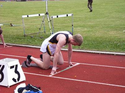 Timm Müller, Jahrgang 1984, LAV Zeven am Start Endlauf 200m Männer 21,80 sec.