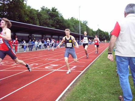 800m männliche Jugend B 2. von rechts der LAV Athlet Hannes Maxin, Jahrgang 1989