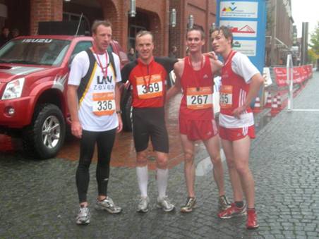 Die Sieger im 10km-Lauf 336 T.Silies,Zeven, 4.Platz 336 S,Bädermann, Celle, 1.Platz, 267 V.Laue, 2.Platz, 265 M.Knof,3.Platz