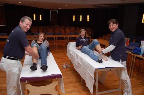 Im Rathaussaal wurden vom Team der Physiotherapie-Praxis Zimmermann für Aktive und Helfer kostenlose Massagen angeboten.