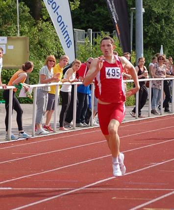 Silvio Schirrmeister (Nr. 495) verbesserte die Bestmarke über die 400m Hürden der Männer.