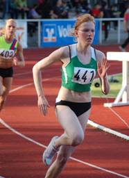 Juline Stein vom TV Langen gewann die 400m der weiblichen Jugend A in 56,92 sec.