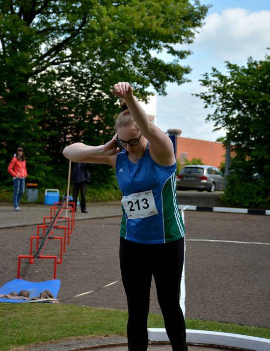 : Eine Weite von 13,52 m im Kugelstoßwettbewerb der weiblichen Jugend U18 durch Catharina Carstensen vom SC Urania Hamburg bedeutete ebenfalls einen neuen Pfingstsportfestrekord. 