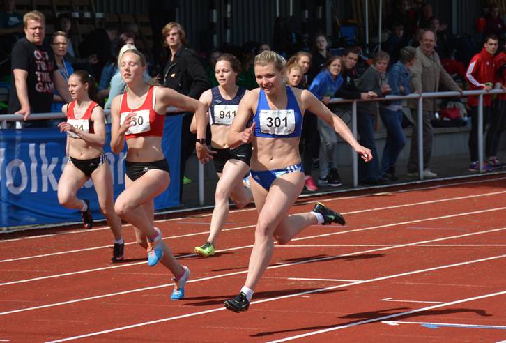 Tracey Schulz (Nr. 301, SC Neubrandenburg) siegte im A-Finale über 100m der weiblichen Jugend U20 mit 11,98 sec.