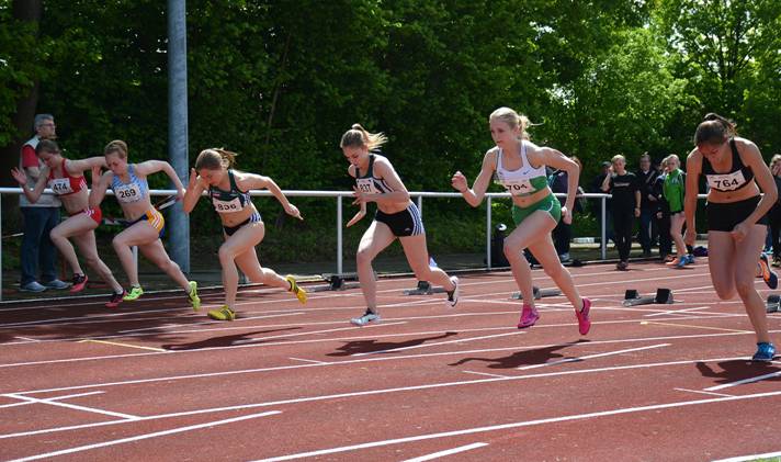 zi14: 100m-Finale der weiblichen Jugend U18. Victoria Dönicke (Nr. 836, SV Halle e.V.) kam mit einer Zeit von 12,06 sec auf den ersten Platz.