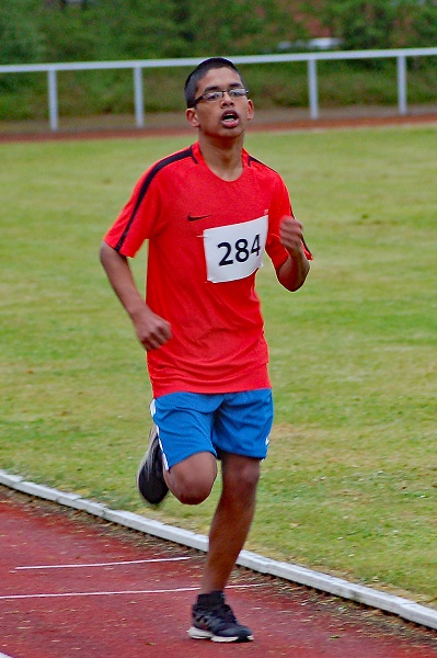02: Arshad Safin bei einem 800m-Lauf.