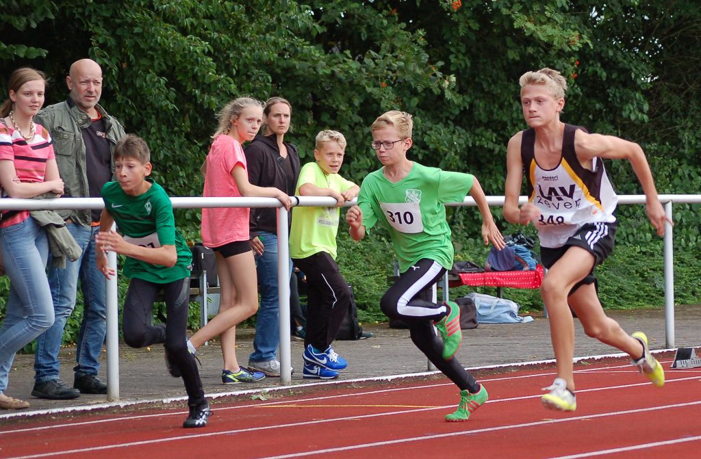 zi03: Jannes-Hinrich Corleis (Nr. 348) gewann den 75m-Sprint der M13 in 10,75 sec.