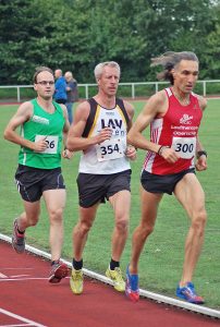 zi07: Schnellster Teilnehmer im 5000m-Lauf war der 1967 geborene Andreas Oberschilp (Nr. 300) von der LG Bremen-