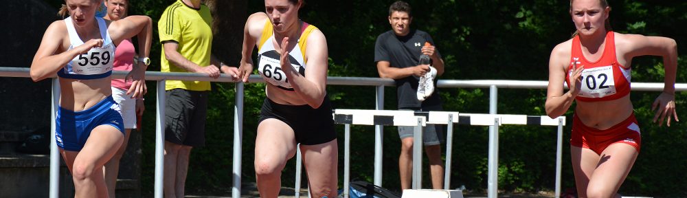 Lena Behrens (Mitte) startete für die LAV in der weiblichen Jugend U18.