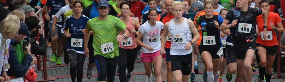 Im 5-km-Jedermann-Lauf hatten Jakob Wilkens (Nr. 509) und Insa Wickmann (Nr. 535) die schnellsten Zeiten und waren vom Start an unter den Führenden.