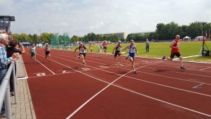 Zieleinlauf 100m M65 mit Helmut Meier auf Bahn 6.