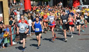 Beim 5-km-Stadtwerke-Jedermann-Lauf hatten Nils-Henrik Meyer (LG UFO, Nr. 625) und Franziska Schröder (TV Sottrum, Nr. 605) die schnellsten Zeiten und waren vom Start an unter den Führenden.