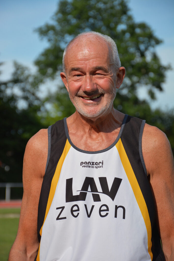 Helmut Meier – hier eine Archivaufnahme – hat in der Altersklasse M70 nun auch den Landesrekord über 100m verbessert. (Foto: Jens Zschiesche)
