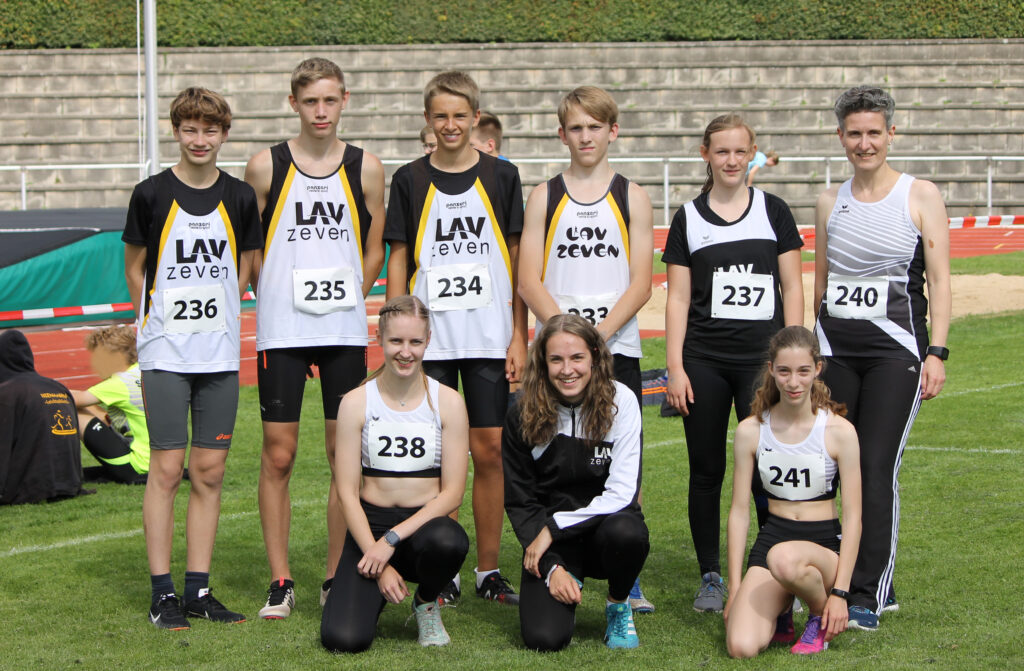Hinten (v.l.): Noah Alexander Meyer, Linus Hennig, Tjelle Haber, Paul-Benedikt Bartosch, Frerike Bertram und Silvia Huch. Vorne (v.l.): Lena Dohrmann, Nele Müller und Svea Huch. Es fehlt Paula Holste