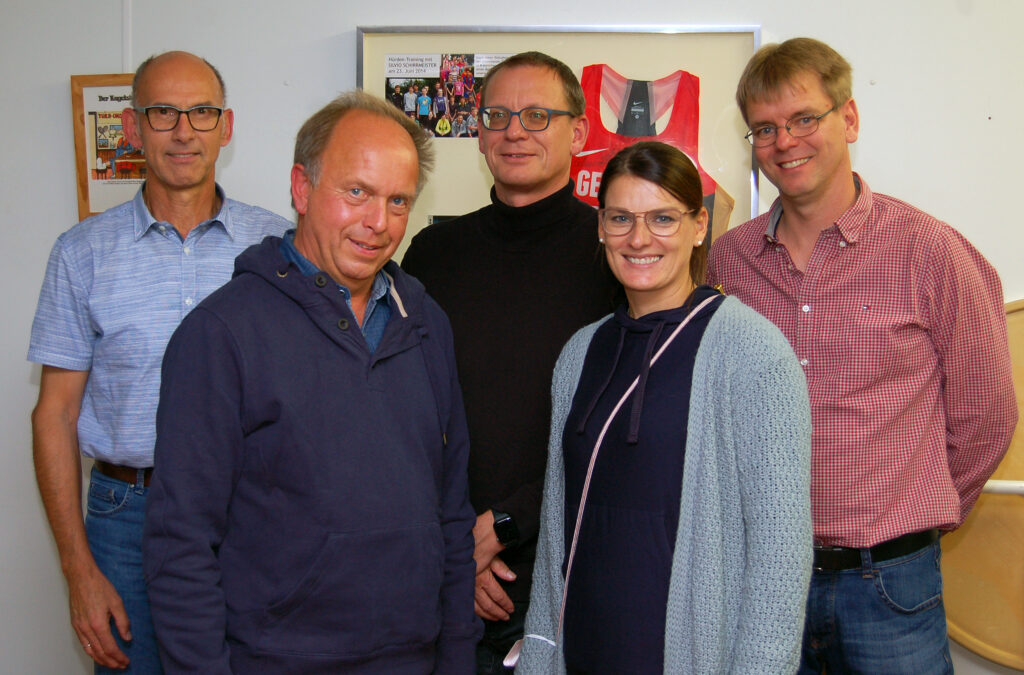 Nach der Sitzung konnte noch ein Gruppenfoto mit Rainer Liburg, Hans-Jürgen Harms, Detlef Bredehöft, Stefanie Lenz und Jens Dohrmann (v.li.) gemacht werden.