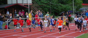 Start zu einem der 800m-Läufe beim Abendsportfest am 20. Mai.