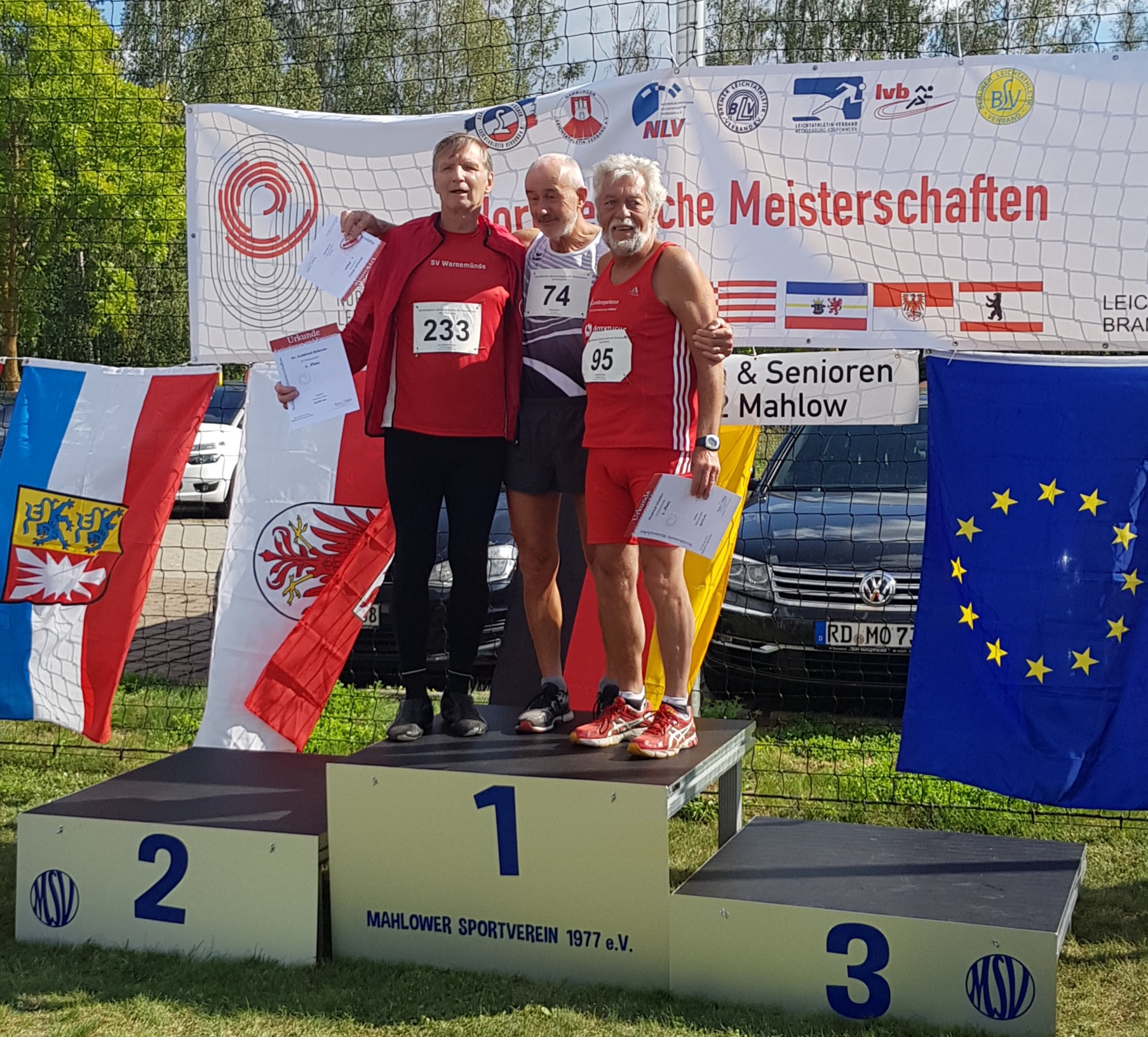 Siegerehrung 200m bei den Norddeutschen Meisterschaften der Seniorinnen und Senioren.(Foto: Rita Meier)